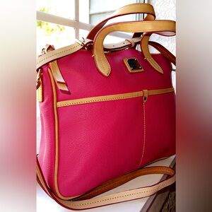 💫💫🛍️🛍️🛍️ Dooney & Bourke small Daniela Satchel💫💫💫🛍️Hard to find bag!!